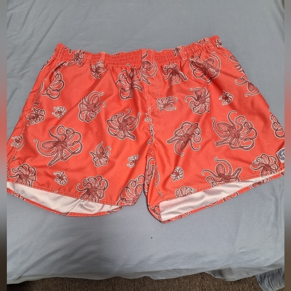 Guy Harvey men's XL swim shorts in excellent condition